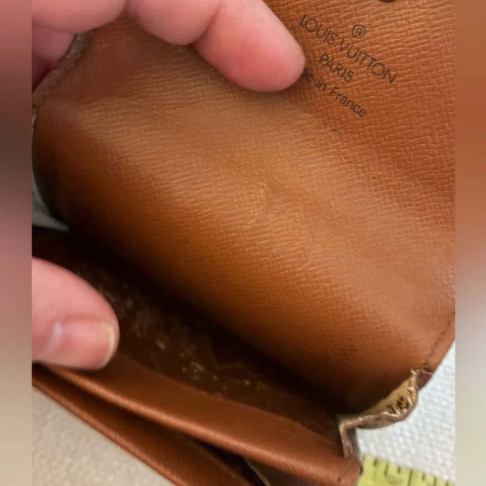 🚨SOLD🚨Vintage Louis Vuitton card holder - Picture 8 of 8